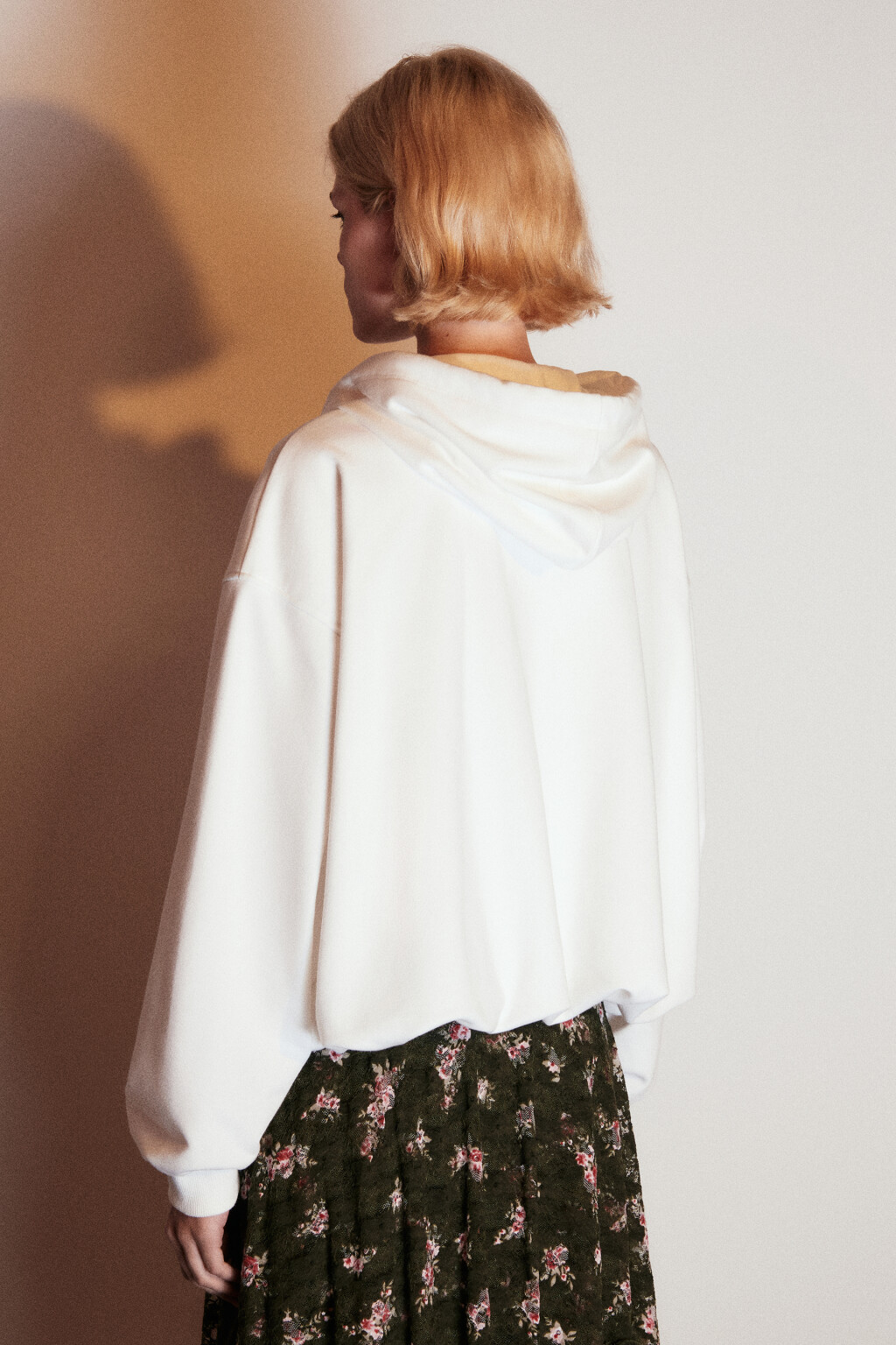 Худи-зипка с утяжками по низу - цвет молочный - 4