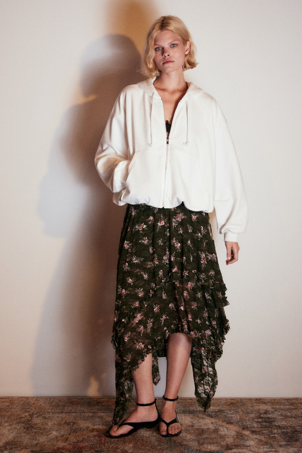 Худи-зипка с утяжками по низу - цвет молочный - 5