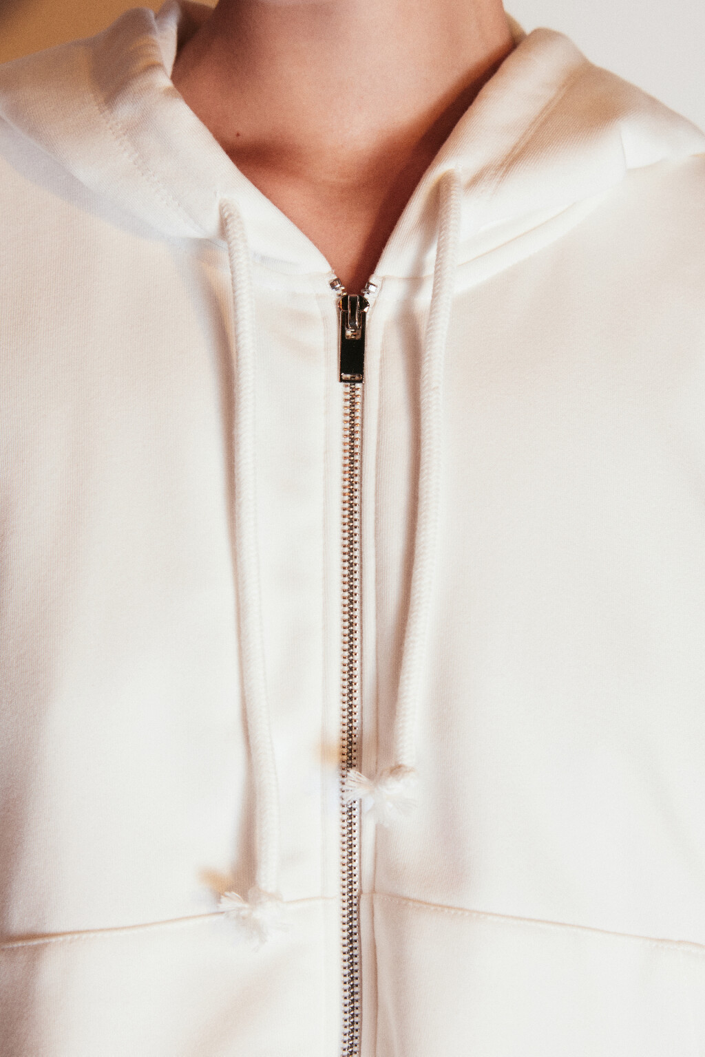 Худи-зипка с утяжками по низу - цвет молочный - 6