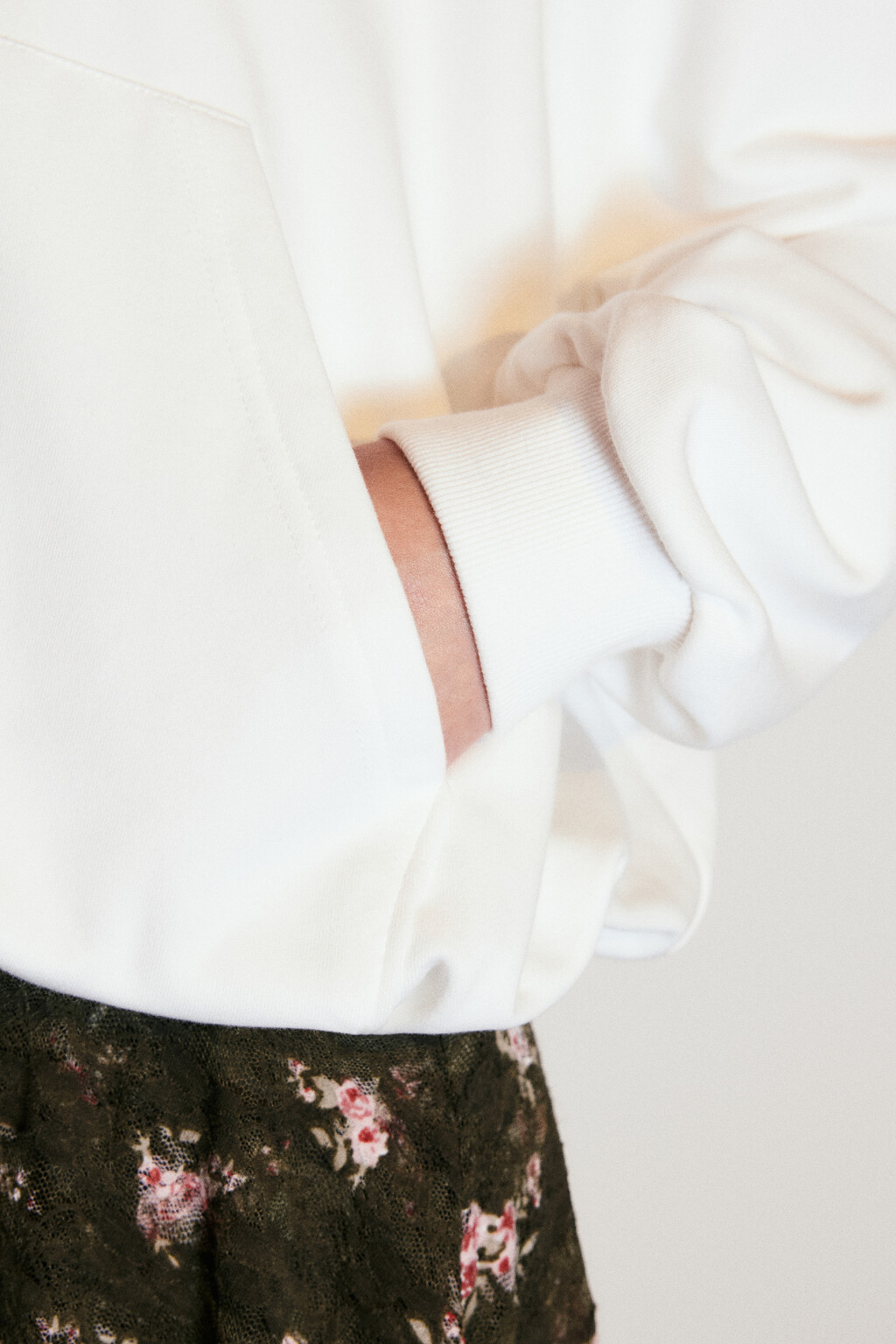 Худи-зипка с утяжками по низу - цвет молочный - 7