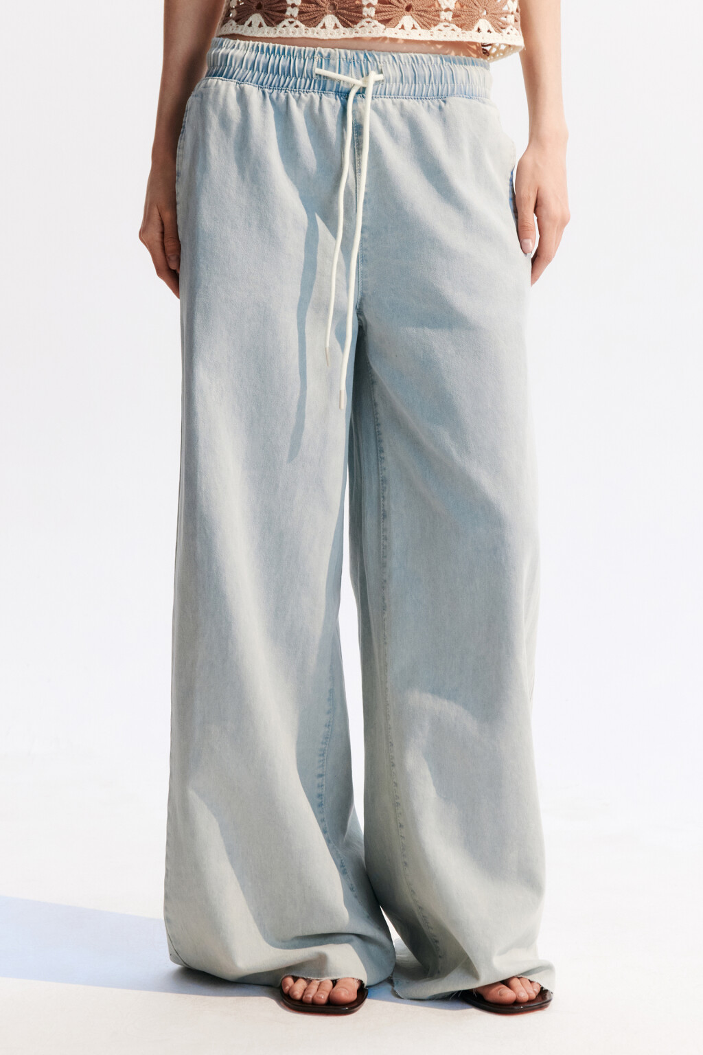 Джинсы широкие с поясом на завязках - цвет голубой - 2