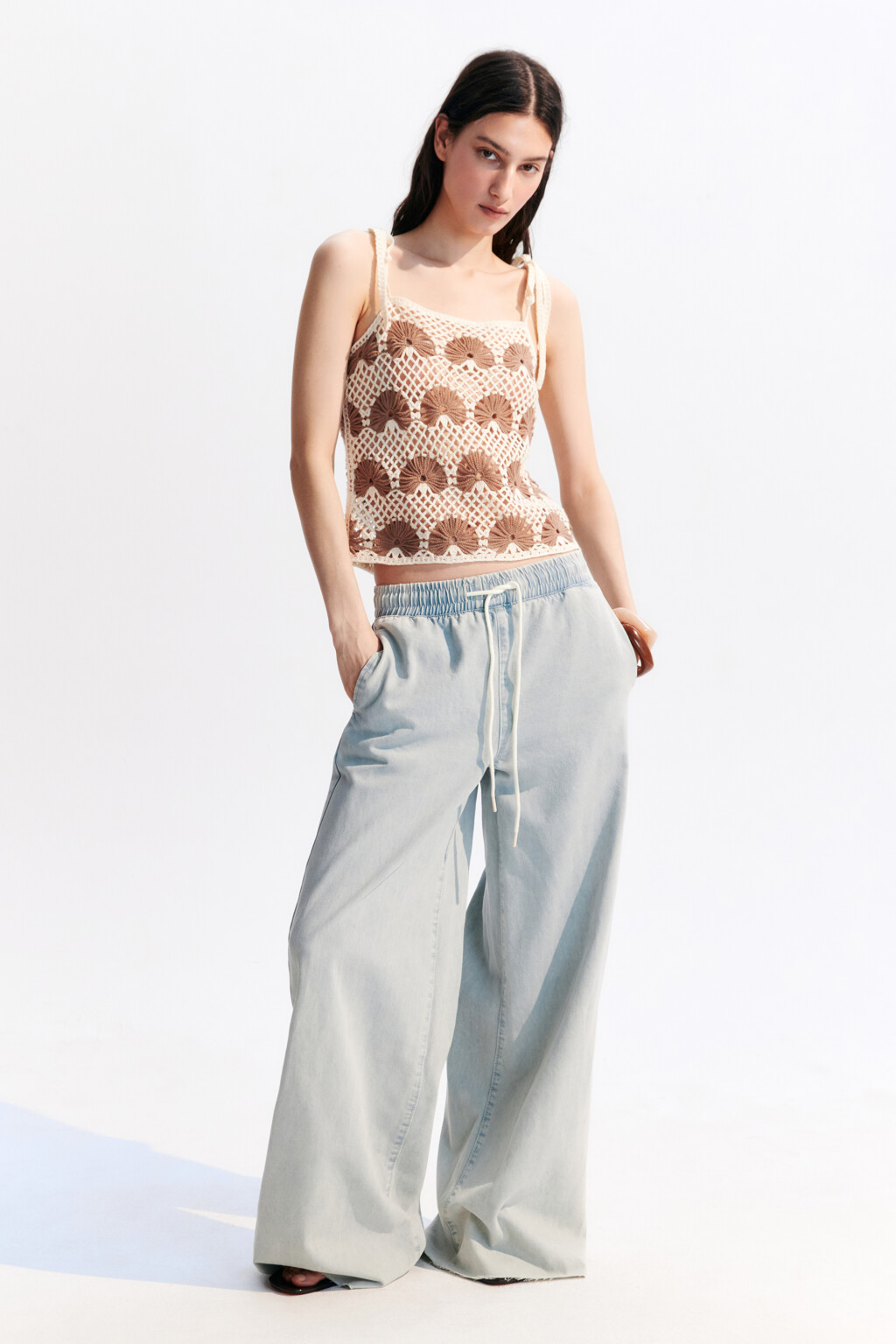 Джинсы широкие с поясом на завязках - цвет голубой - 4