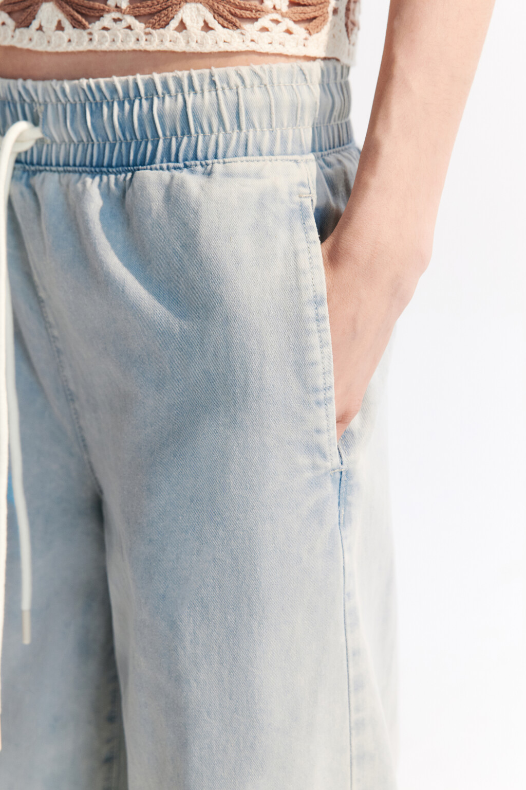 Джинсы широкие с поясом на завязках - цвет голубой - 6