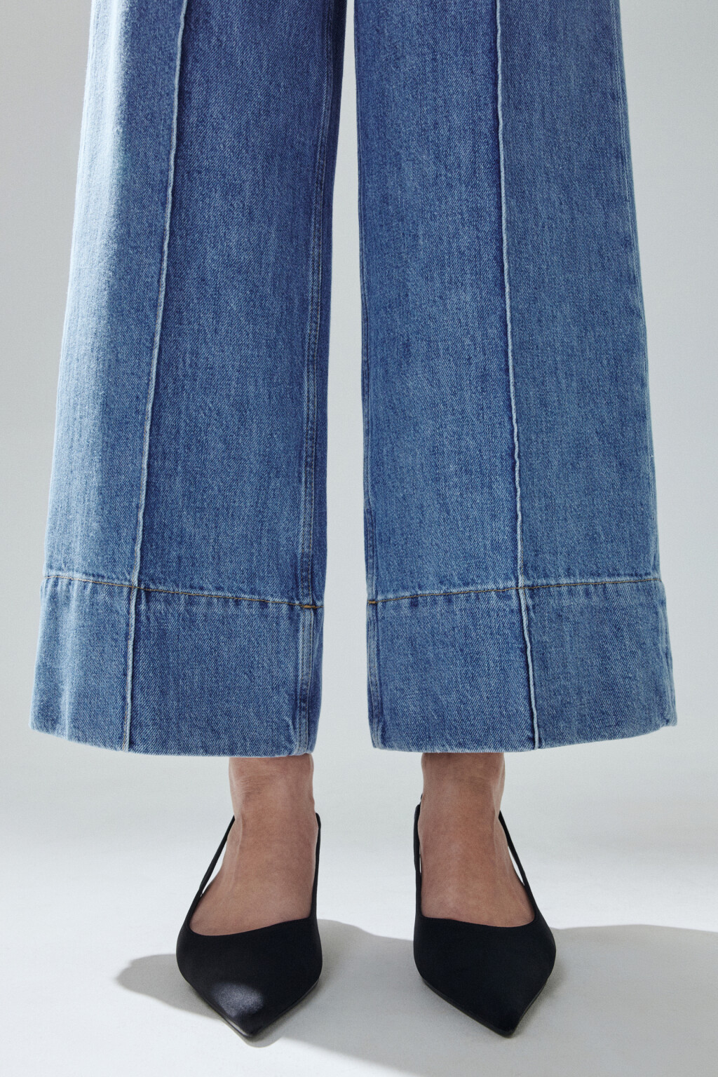 Джинсы укороченные со стрелками - цвет голубой - 6