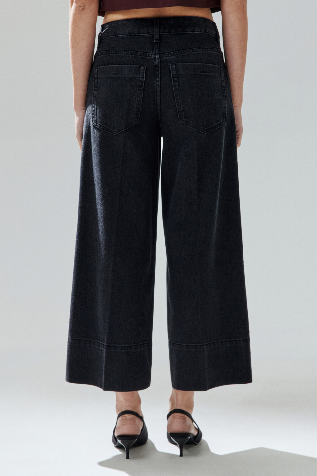 Джинсы укороченные со стрелками - цвет черный - 3