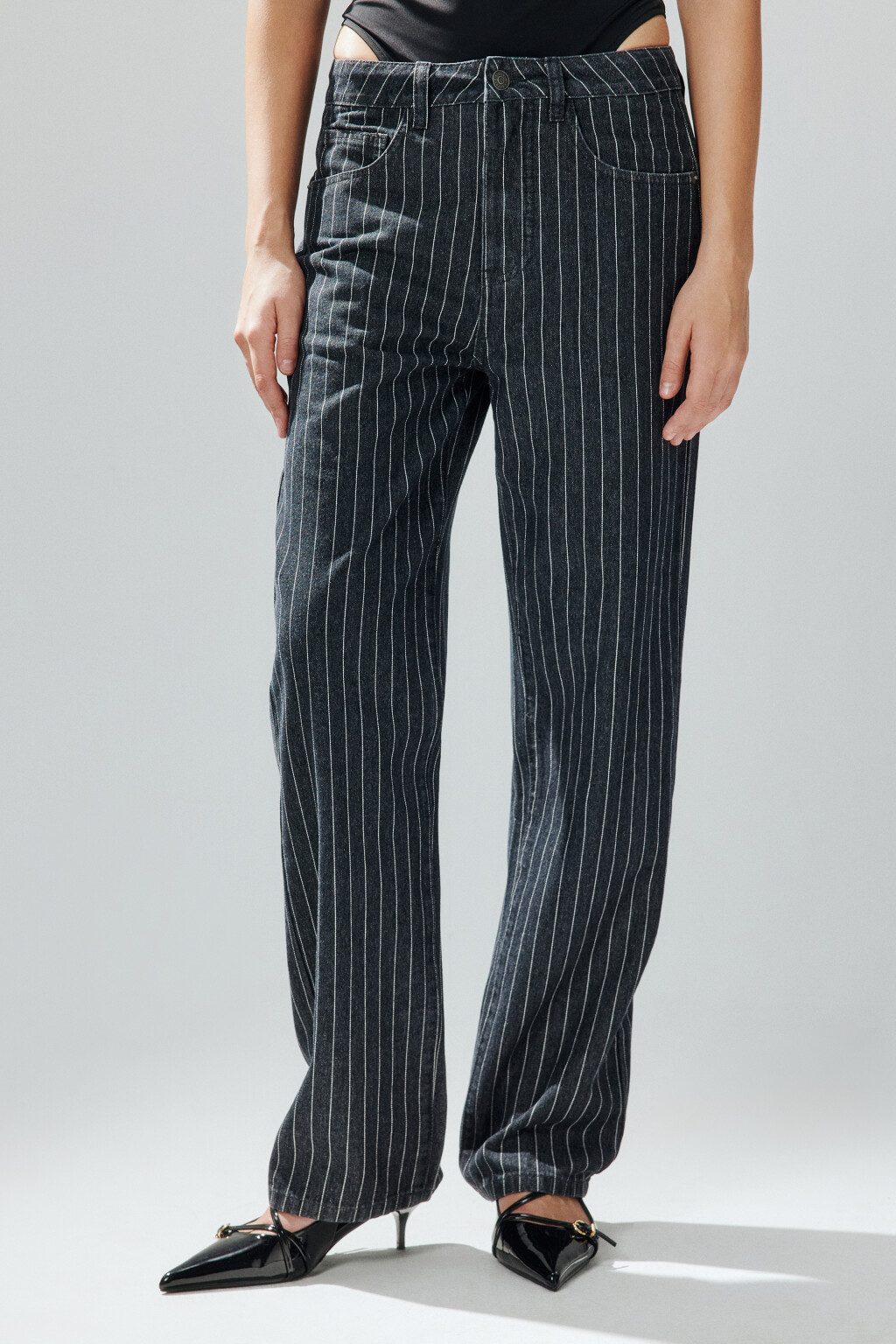 Джинсы прямые в полоску - цвет серый - 2