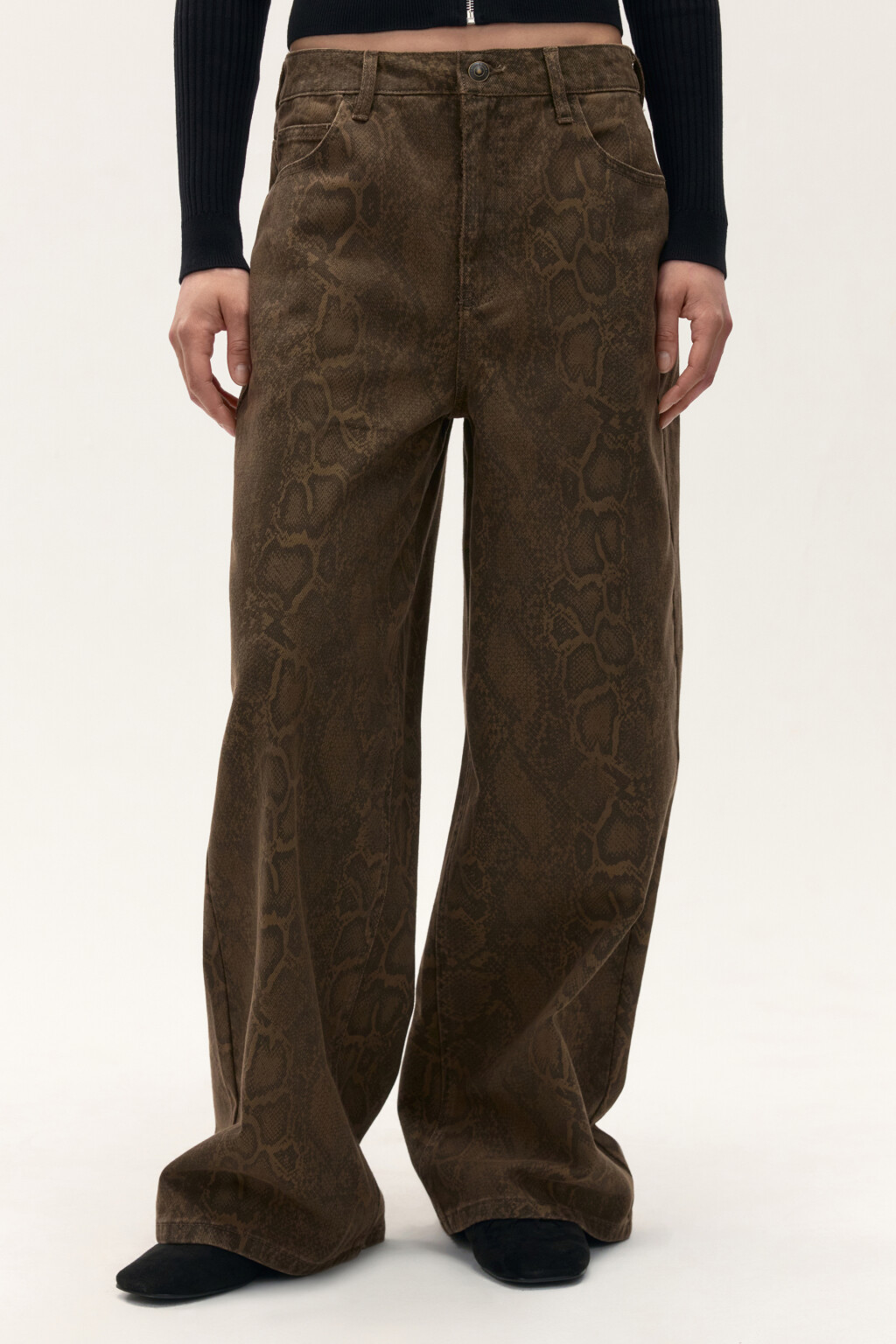 Джинсы baggy со змеиным принтом - цвет коричневый - 3