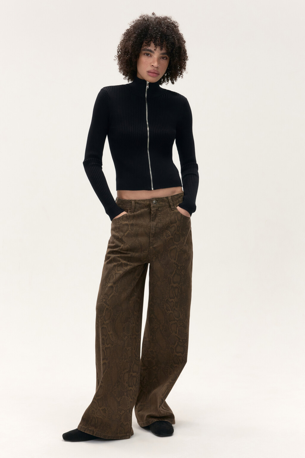 Джинсы baggy со змеиным принтом - цвет коричневый - 5