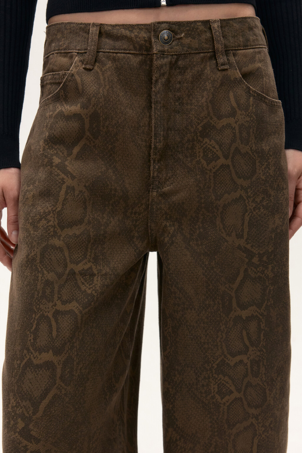 Джинсы baggy со змеиным принтом - цвет коричневый - 6