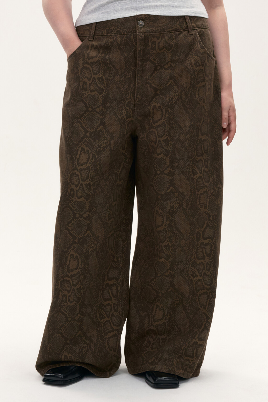 Джинсы baggy со змеиным принтом - цвет коричневый - 2