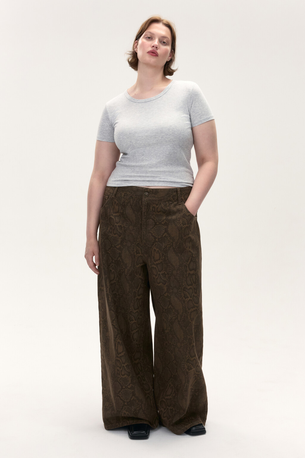 Джинсы baggy со змеиным принтом - цвет коричневый - 4