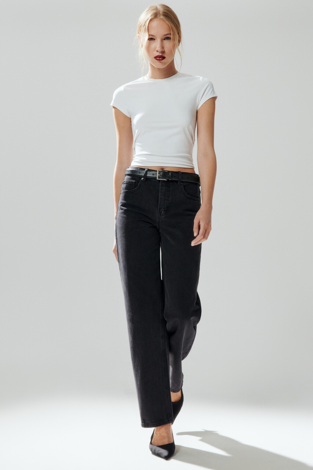 Джинсы прямые со средней посадкой - цвет черный - 1