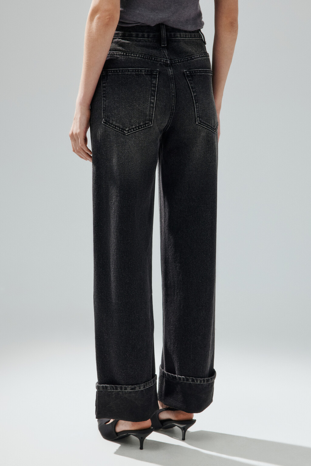 Джинсы прямые со стрелками и подворотами - цвет серый - 4