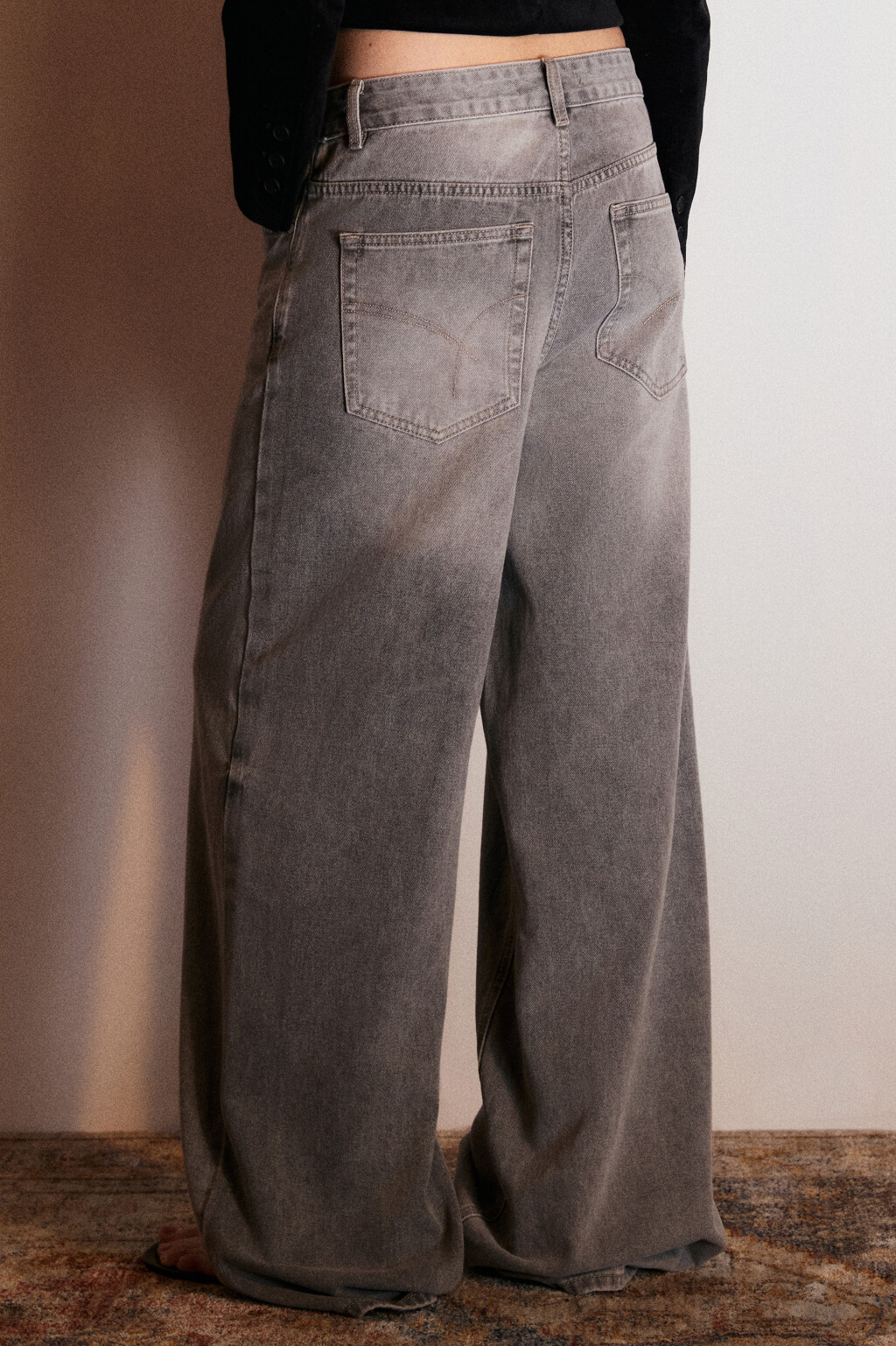Джинсы широкие со средней посадкой - цвет серый - 4