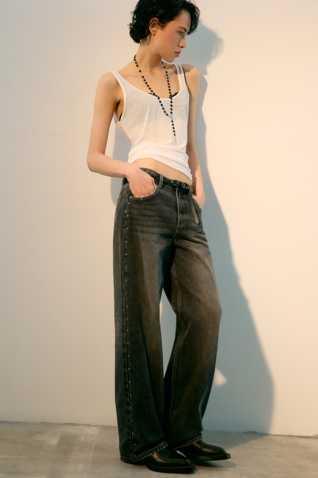 Джинсы прямые с металлическими заклепками - цвет серый - 1