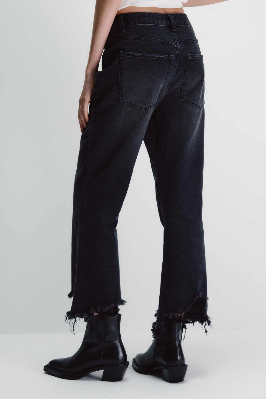 Джинсы клеш укороченные с рваным низом - цвет серый - 3