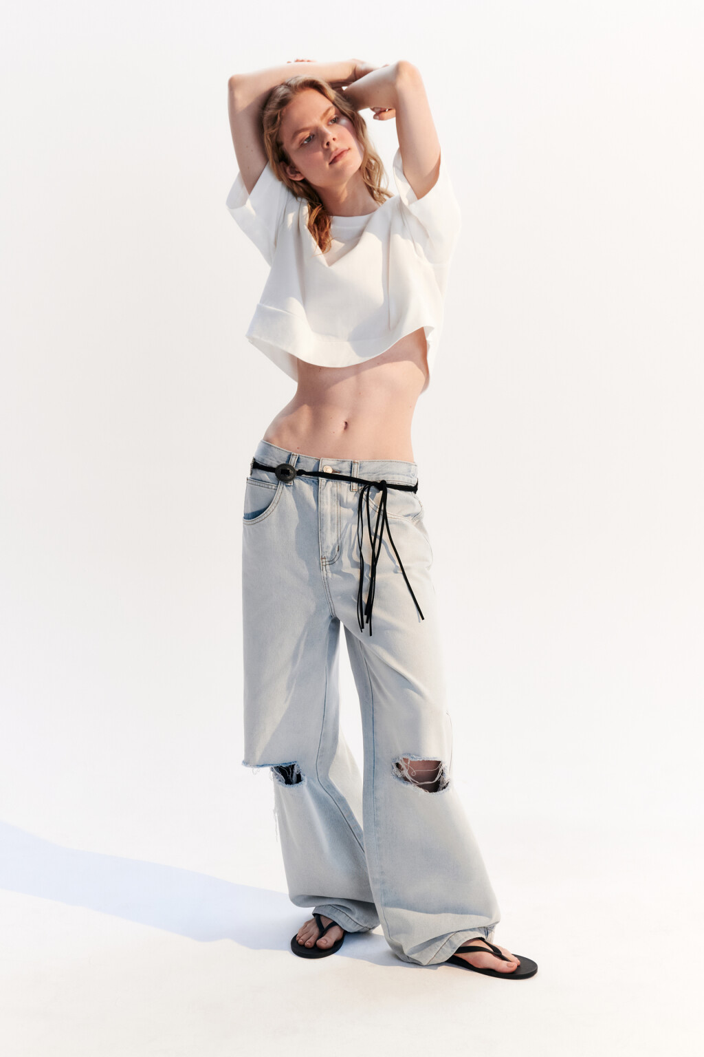 Джинсы baggy fit с рваными коленями - цвет голубой - 1