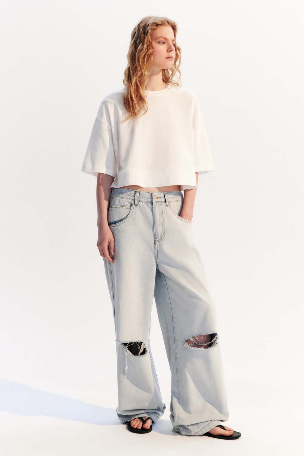 Джинсы baggy fit с рваными коленями - цвет голубой - 5