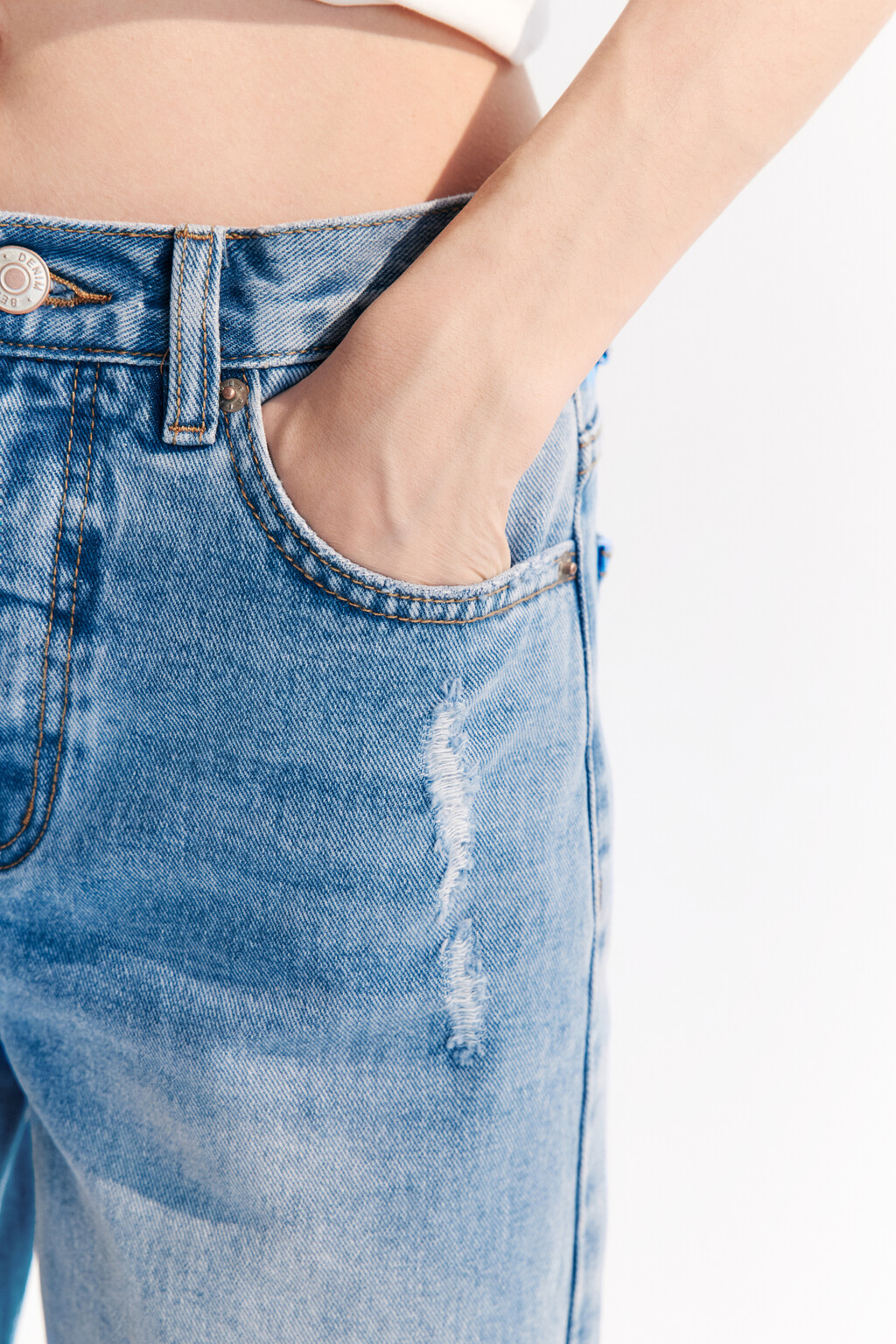 Джинсы прямые рваные с высокой посадкой - цвет голубой - 6