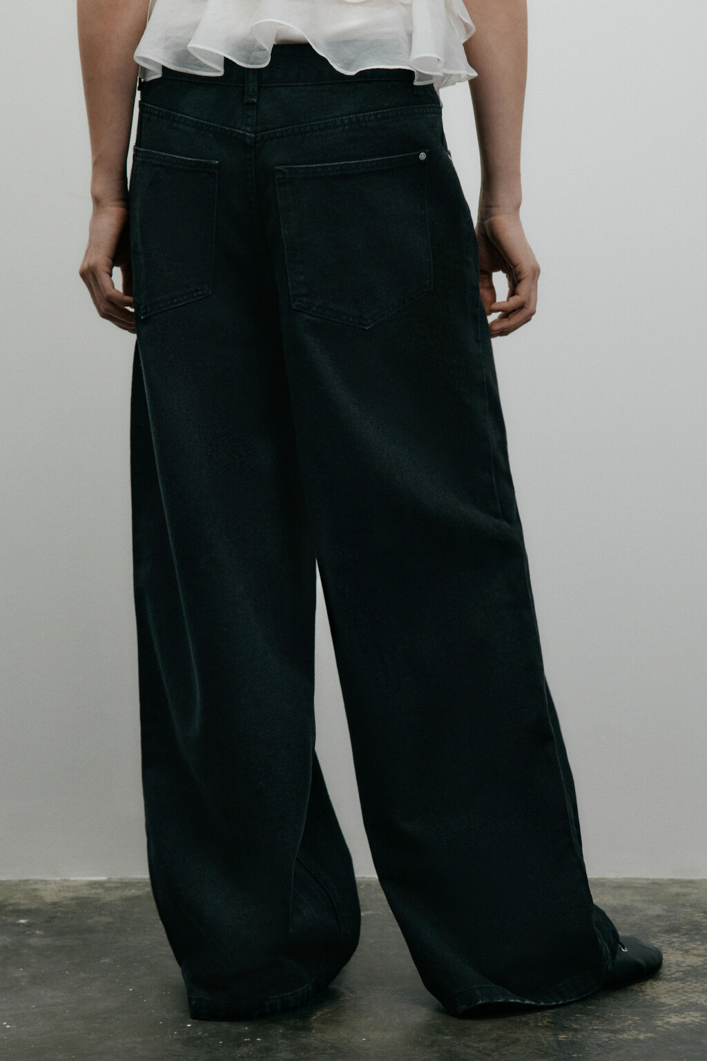 Джинсы baggy fit со средней посадкой - цвет черный - 4