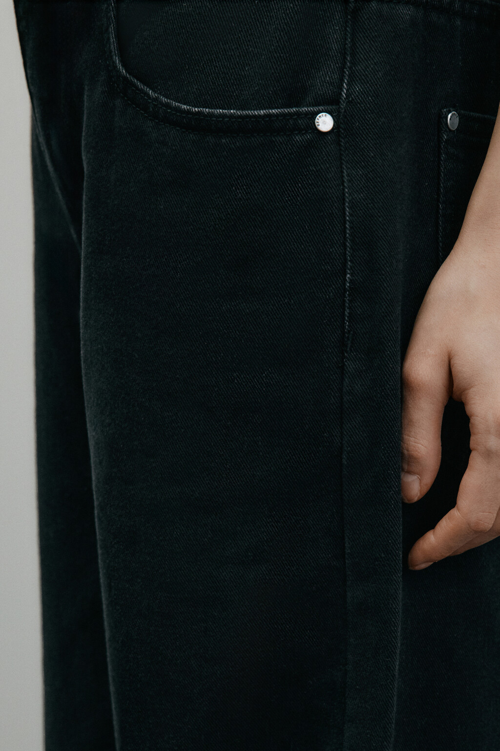 Джинсы baggy fit со средней посадкой - цвет черный - 7