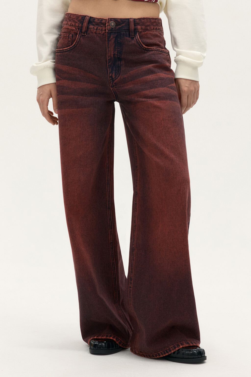 Джинсы широкие с вареным эффектом - цвет красный - 2