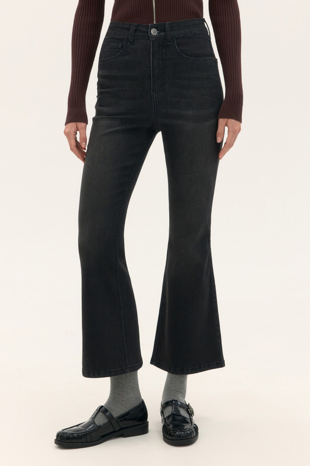 Джинсы клеш укороченные - цвет серый - 2