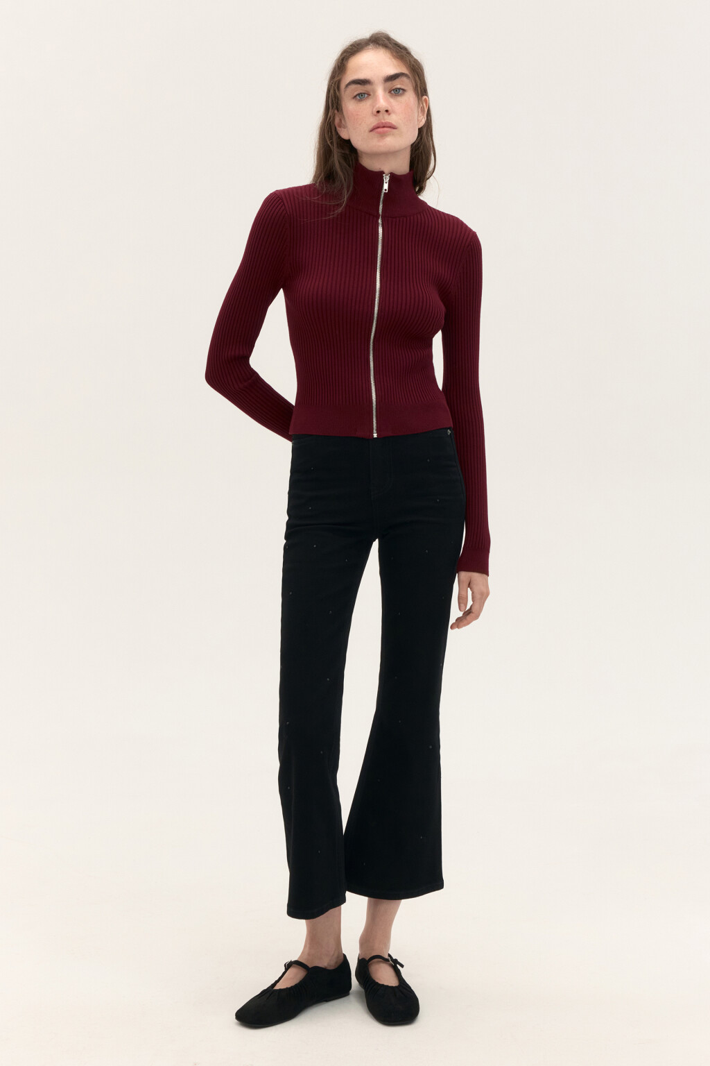 Джинсы клеш укороченные - цвет черный - 4