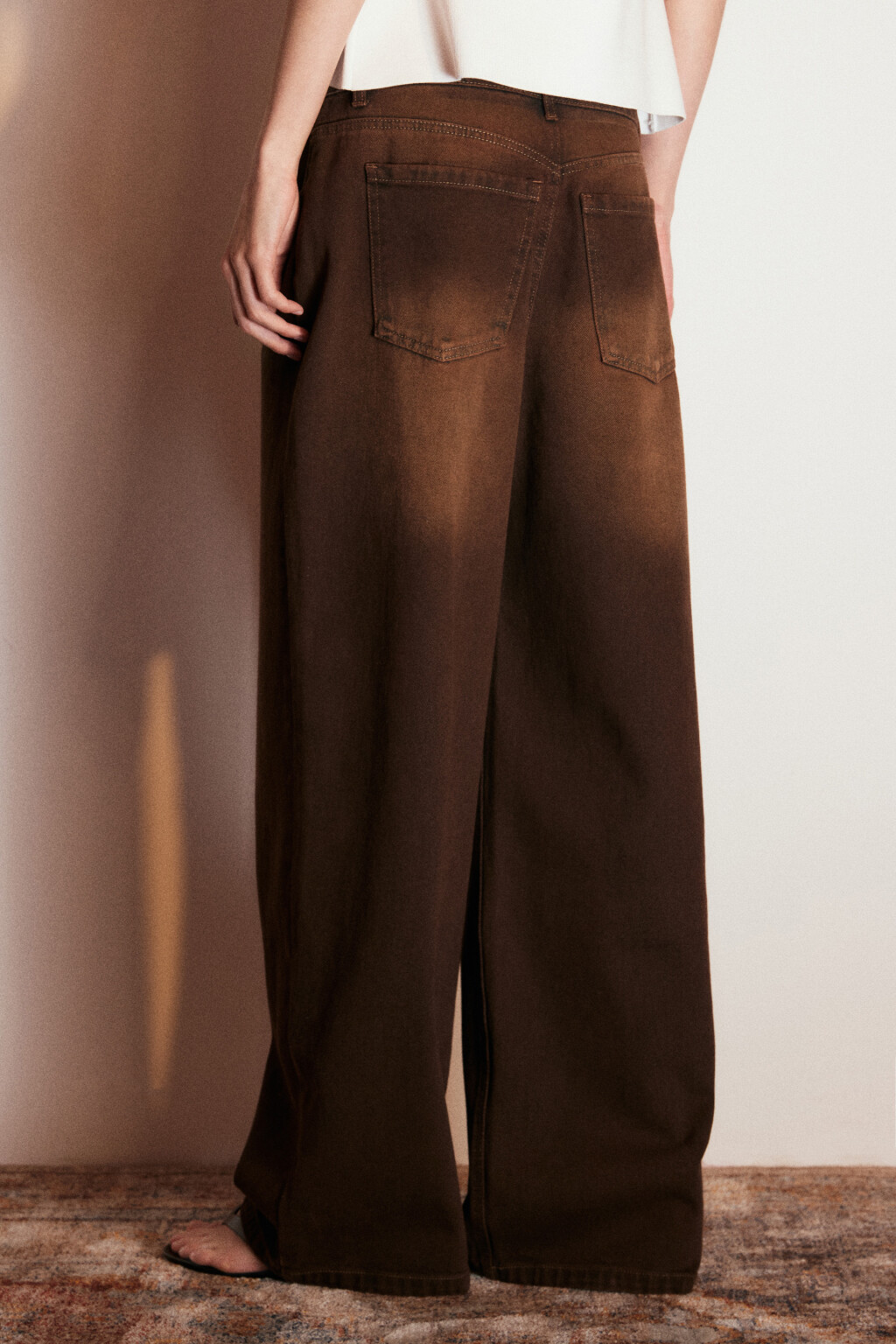 Джинсы baggy с эффектом грязной стирки - цвет коричневый - 3