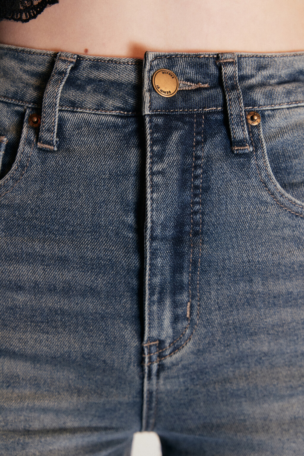 Джинсы клеш с высокой посадкой - цвет темный тинт - 7