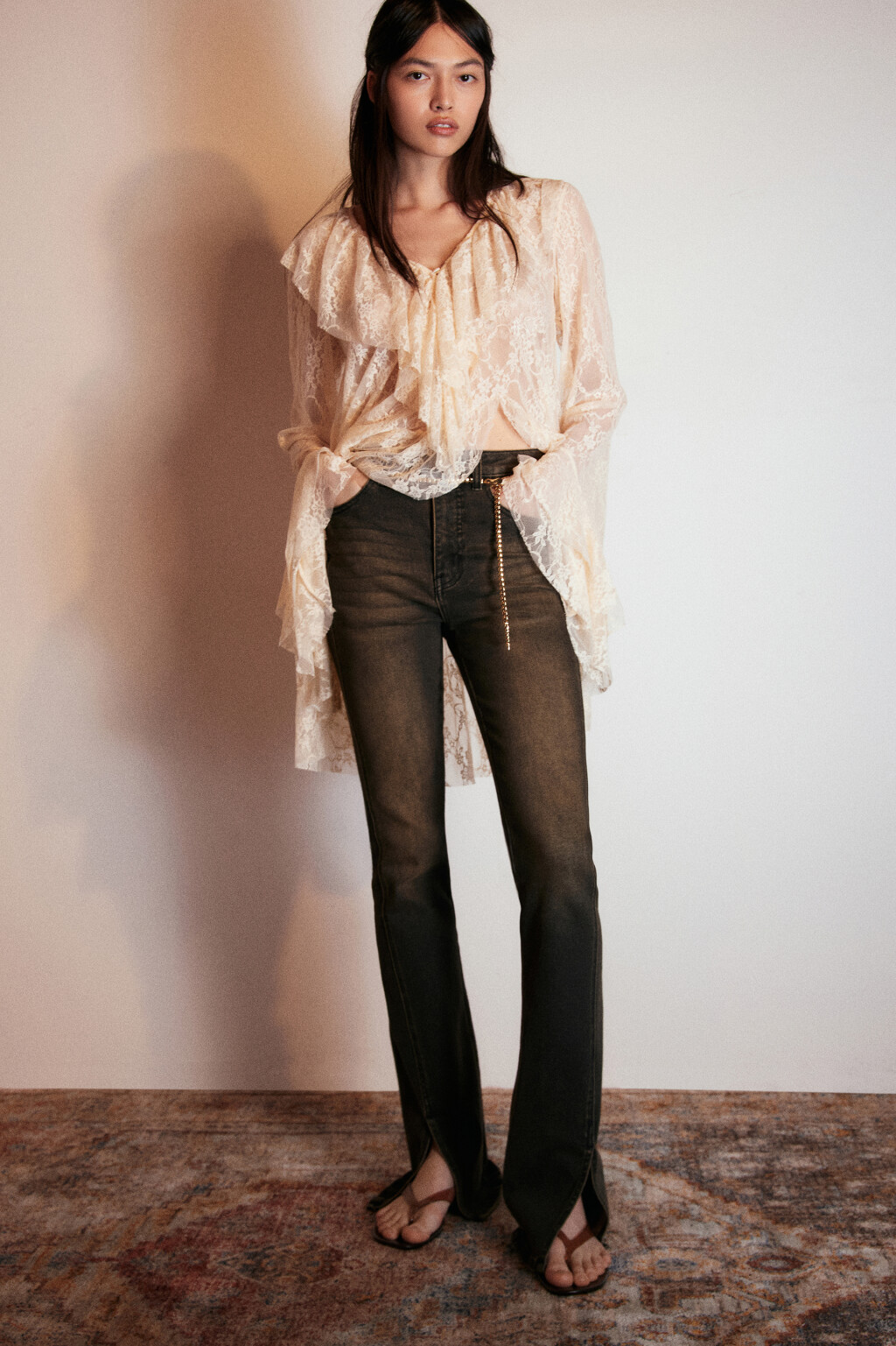 Джинсы клеш с декоративными разрезами - цвет темный тинт - 1