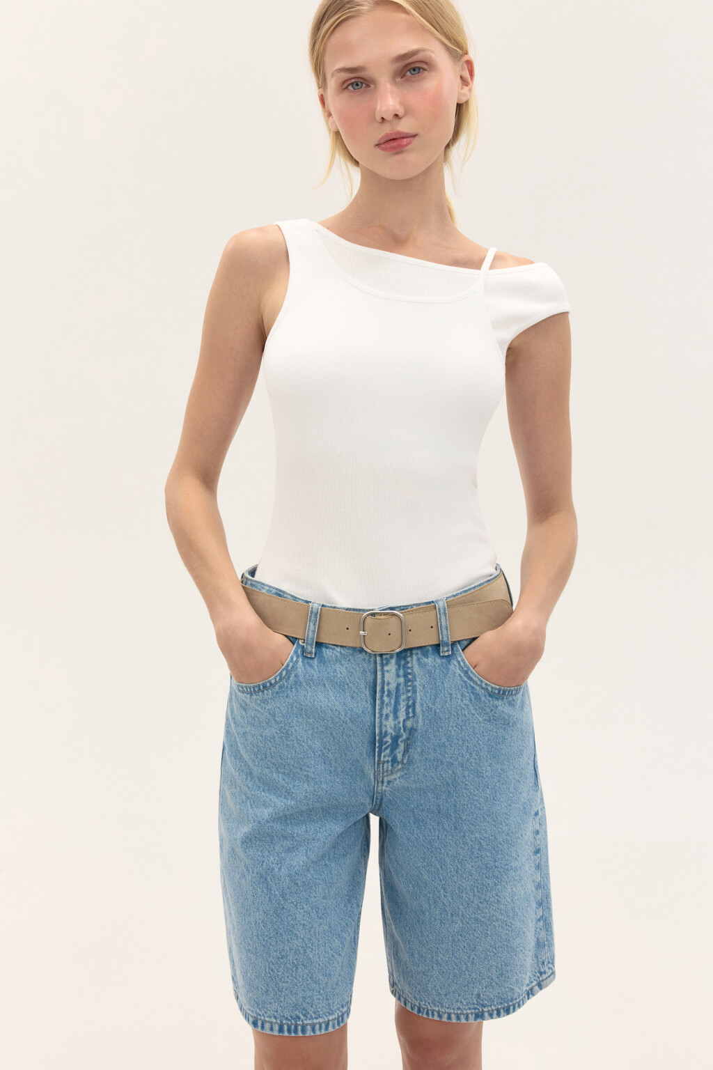 Шорты джинсовые прямые с ремнем - цвет голубой - 1