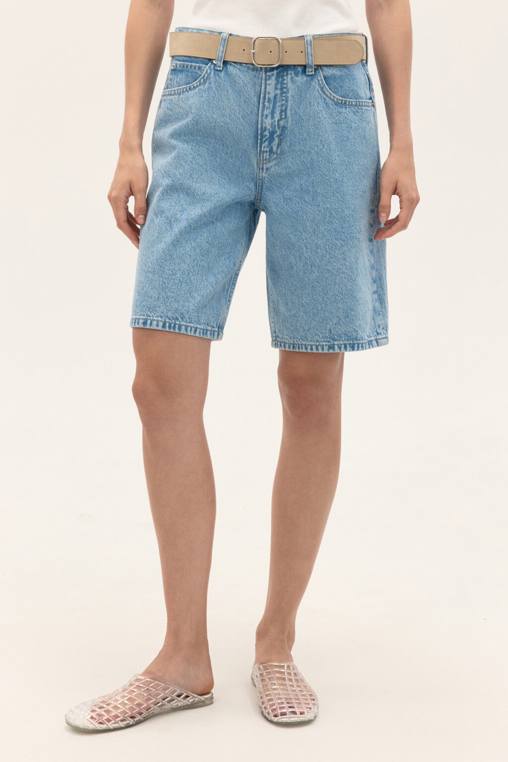Шорты джинсовые прямые с ремнем - цвет голубой - 2