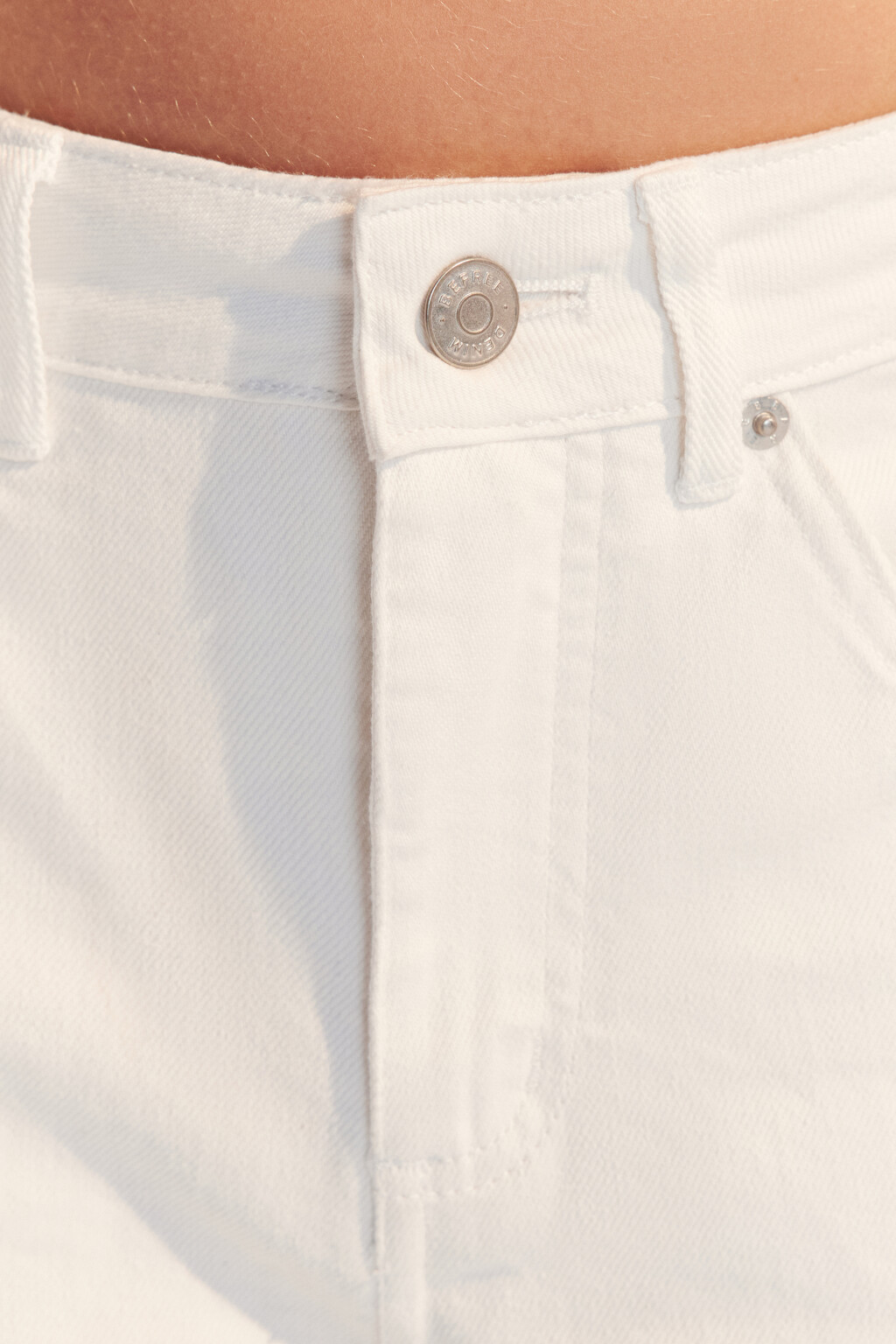 Шорты джинсовые рваные - цвет белый - 6