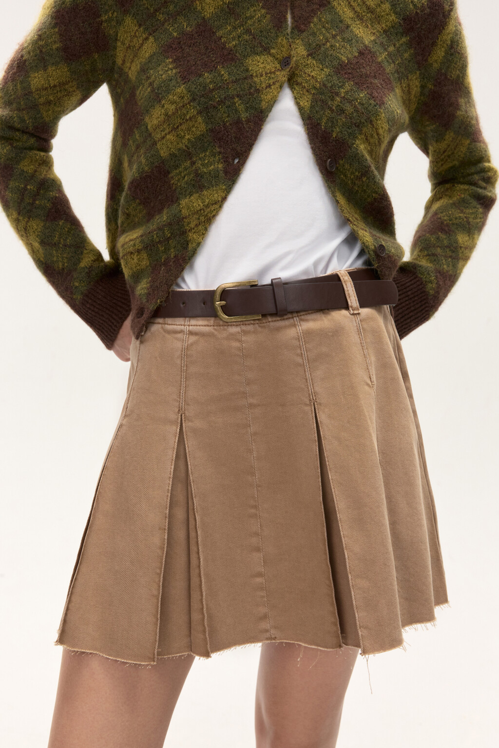 Юбка джинсовая в складку с ремнем - цвет бежевый - 2