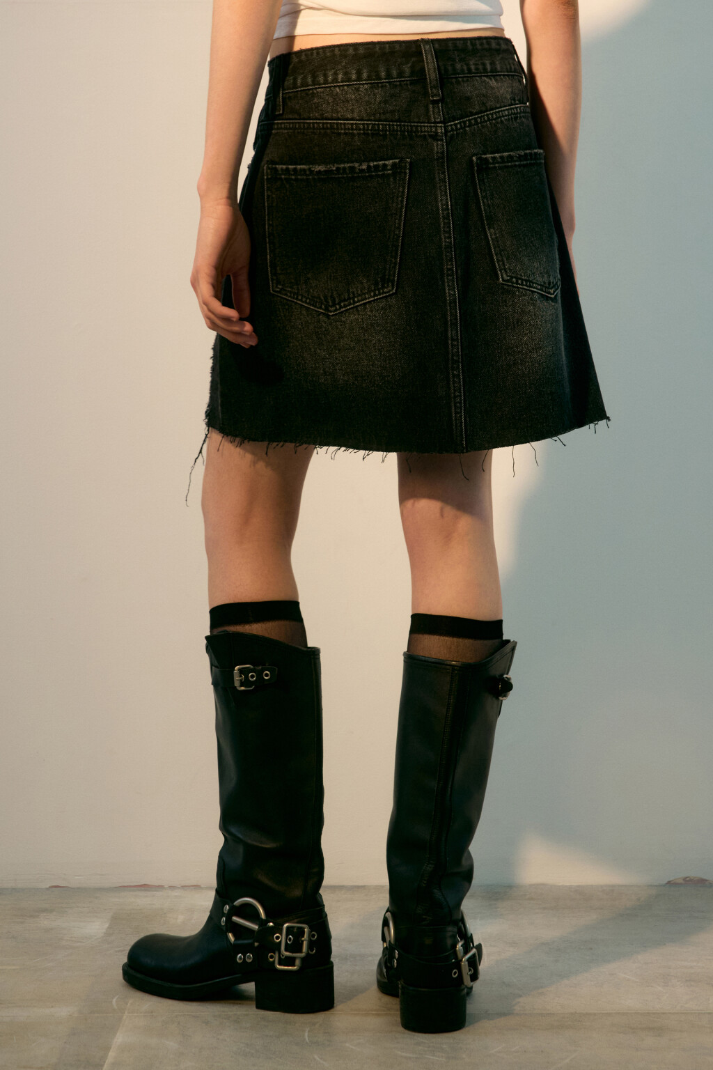 Юбка мини джинсовая рваная - цвет черный - 4