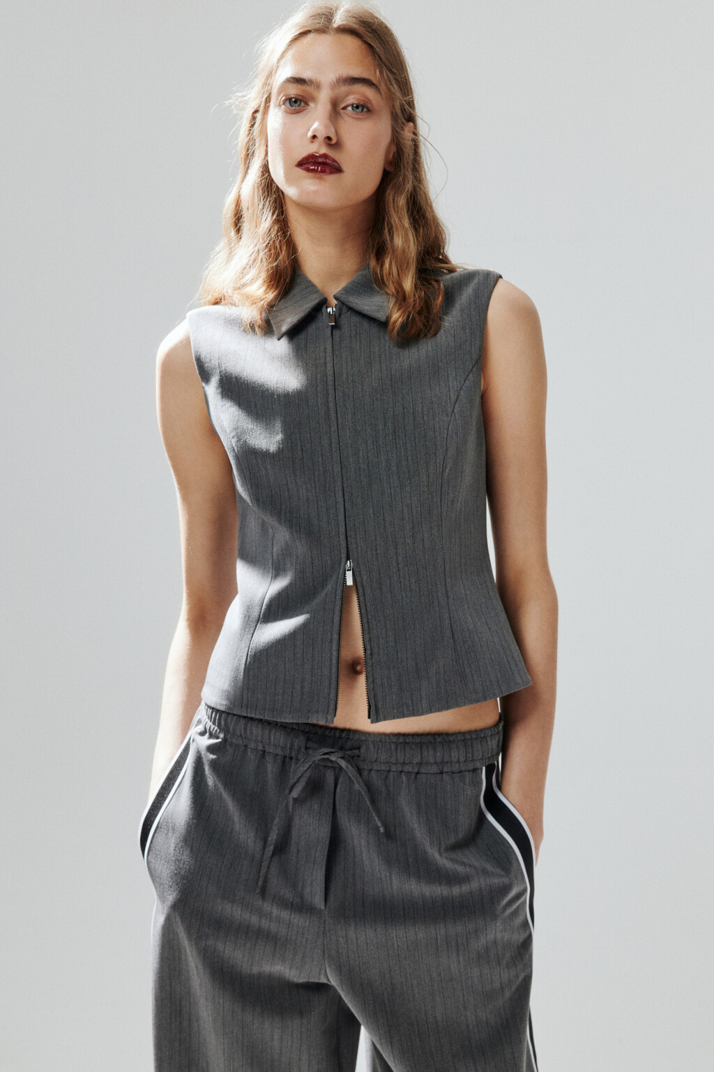 Жилет на молнии с отложным воротником - цвет серый - 1