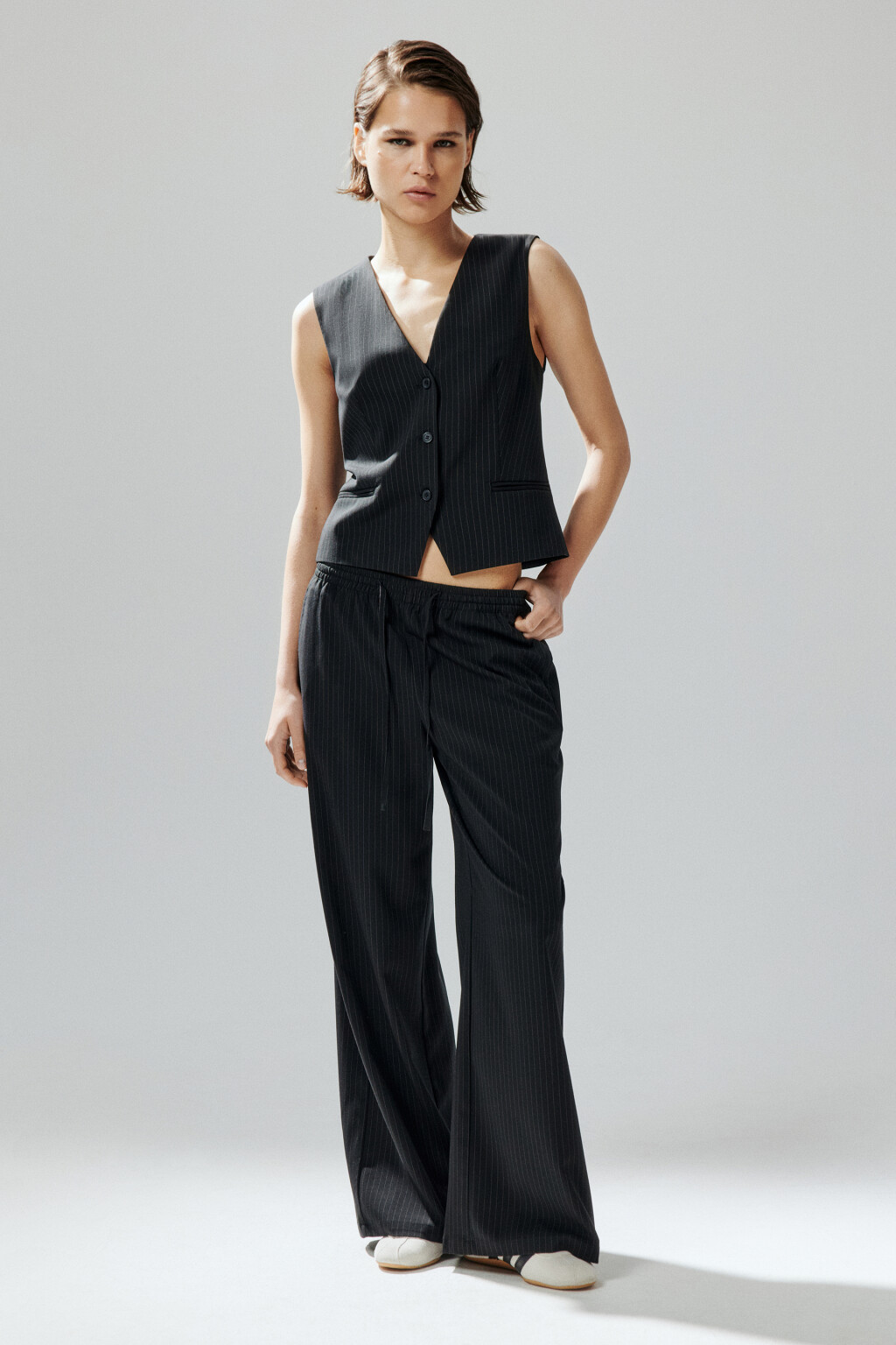 Жилет костюмный в полоску - цвет черный - 4