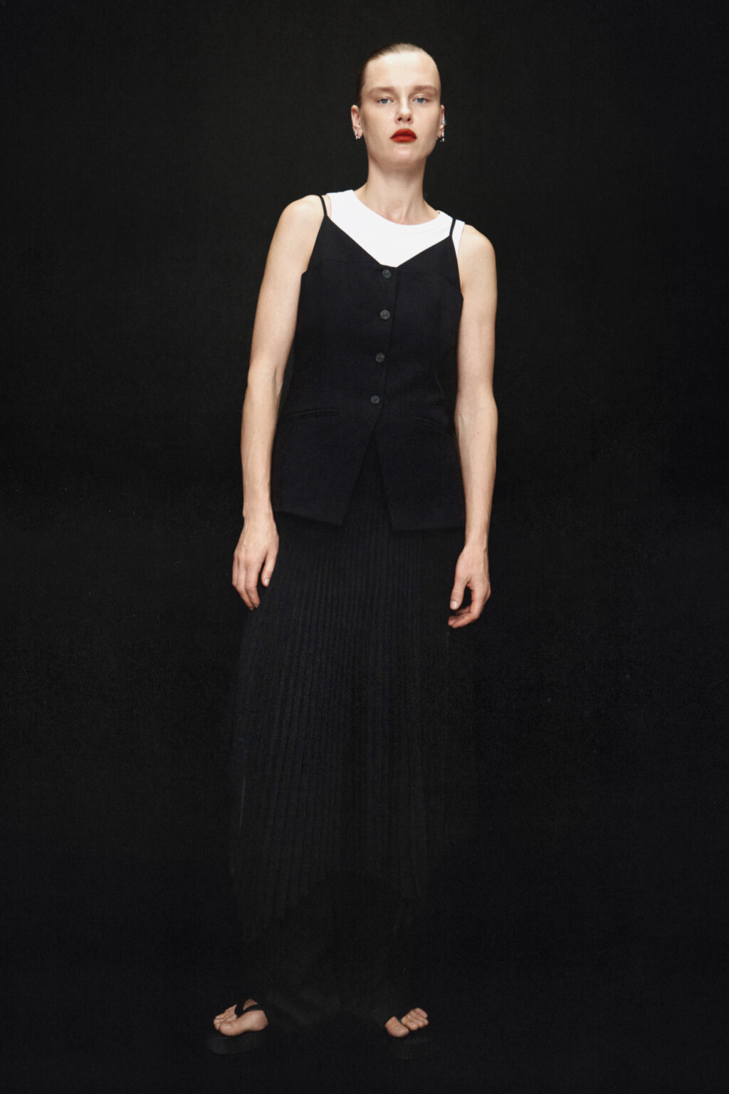 Жилет костюмный на бретелях - цвет черный - 2