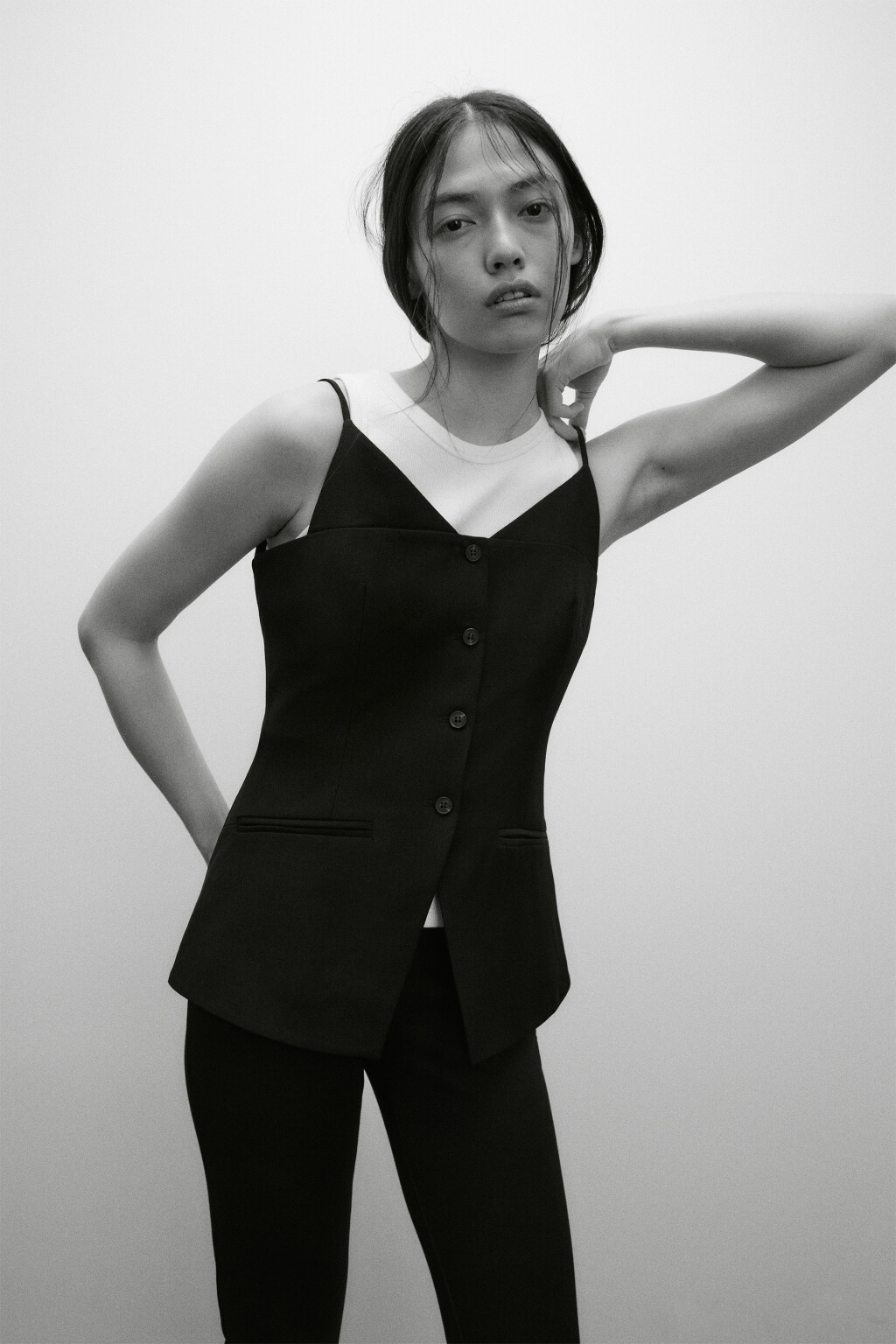 Жилет костюмный на бретелях - цвет черный - 4