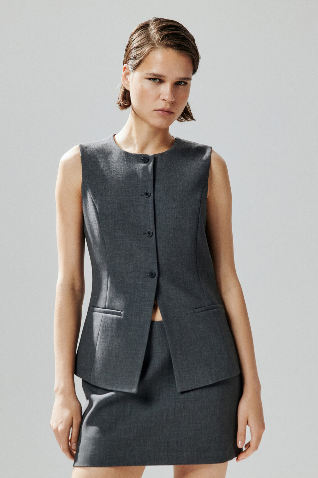 Жилет приталенный с круглым вырезом - цвет серый - 5