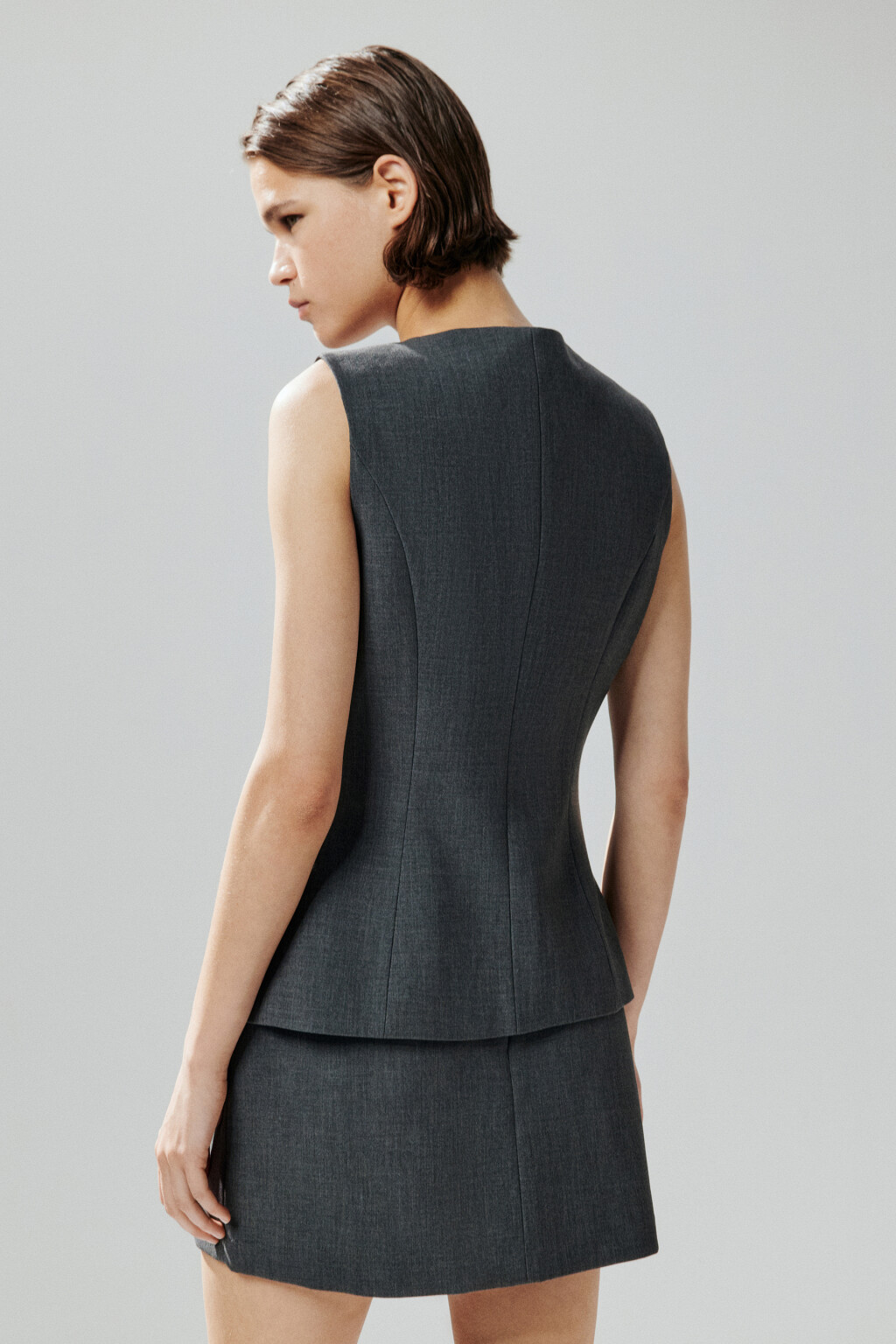 Жилет приталенный с круглым вырезом - цвет серый - 6