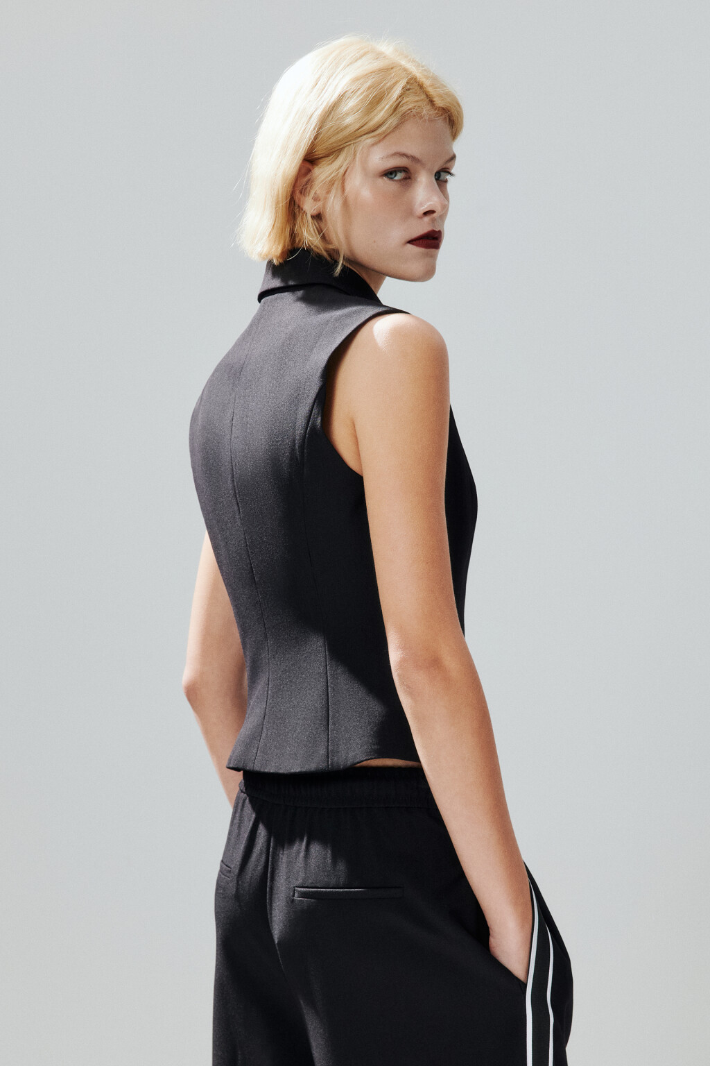 Жилет на молнии с отложным воротником - цвет черный - 3