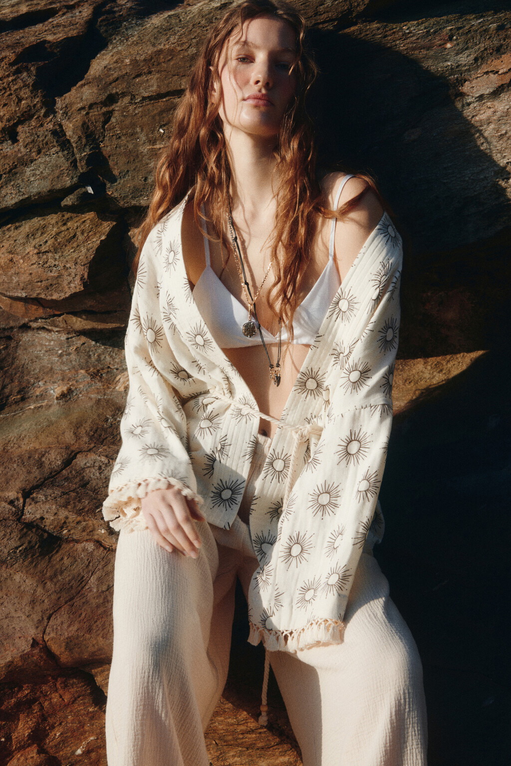 Блузка-кимоно с поясом и кисточками - цвет черный - 7