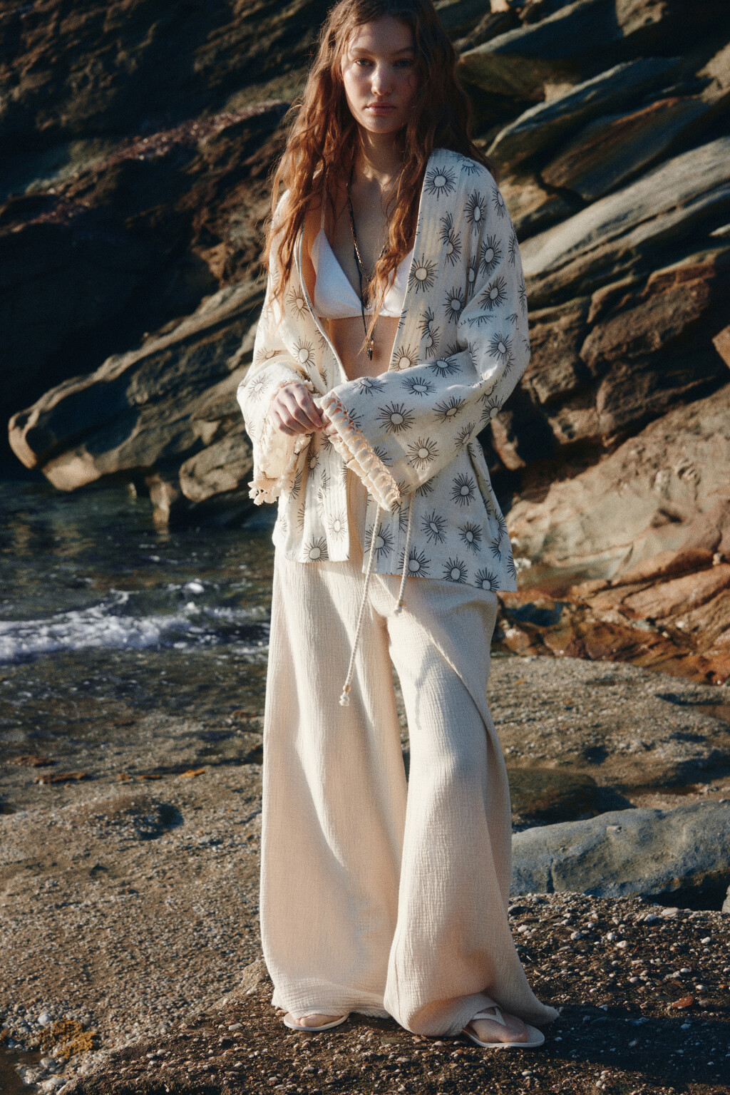 Блузка-кимоно с поясом и кисточками - цвет черный - 8