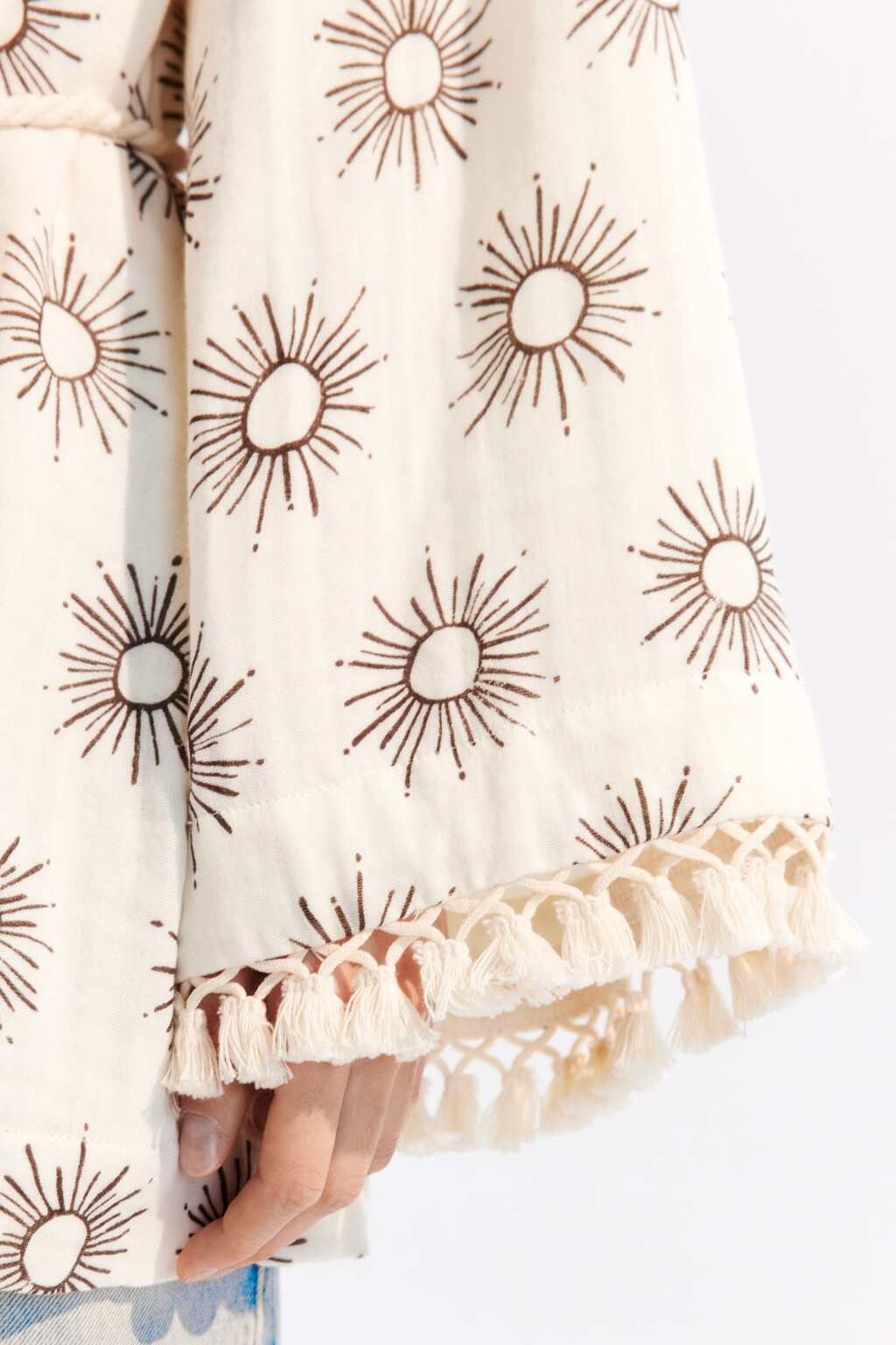 Блузка-кимоно с поясом и кисточками - цвет черный - 6