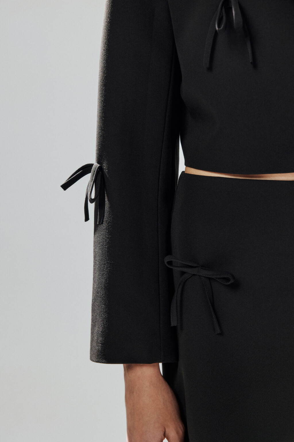 Жакет укороченный с бантиками - цвет черный - 8