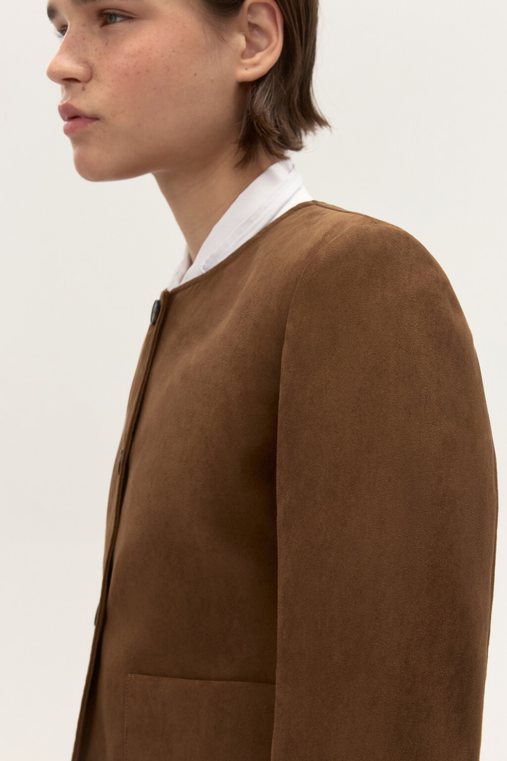 Жакет укороченный с замшевой фактурой - цвет коричневый - 7