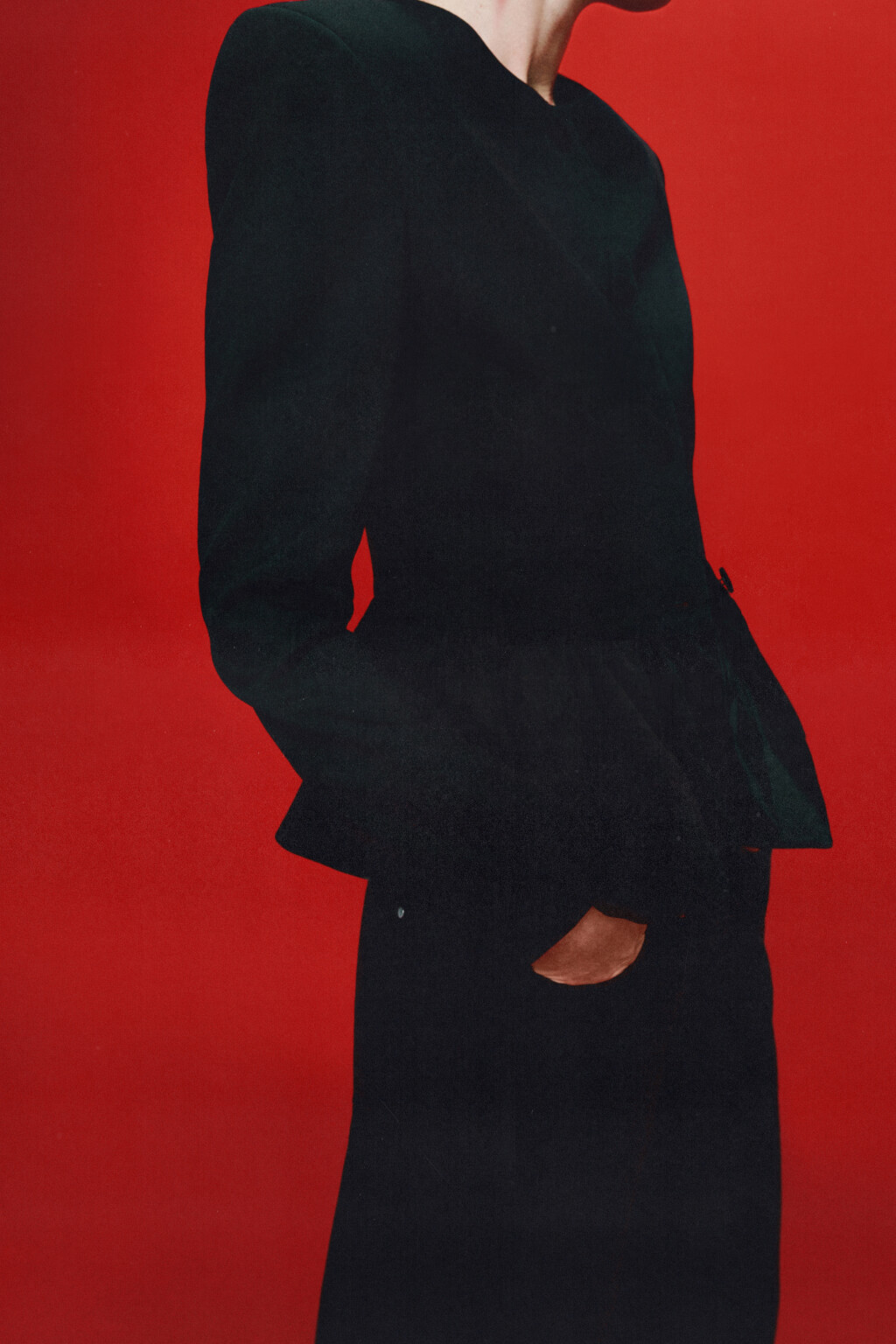 Жакет приталенный с баской - цвет черный - 1