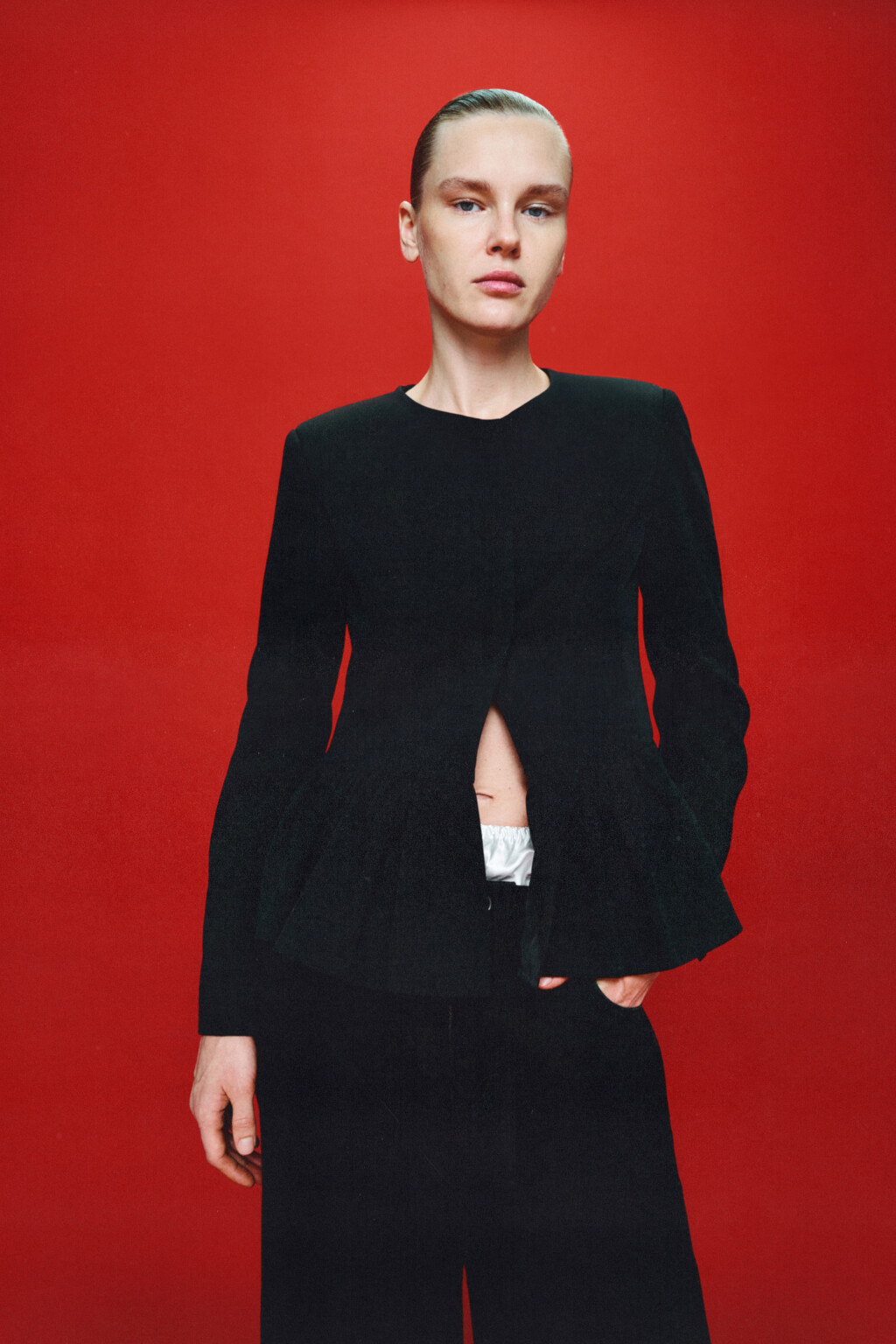 Жакет приталенный с баской - цвет черный - 2